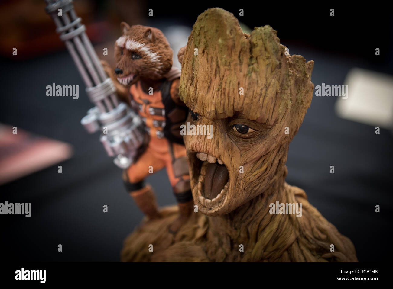 Groot Et Rocket Raccoon Decorations Comestibles Au Gateau International Les Sugarcraft Decoration De Gateaux Patisseries Et Show A Londres Photo Stock Alamy