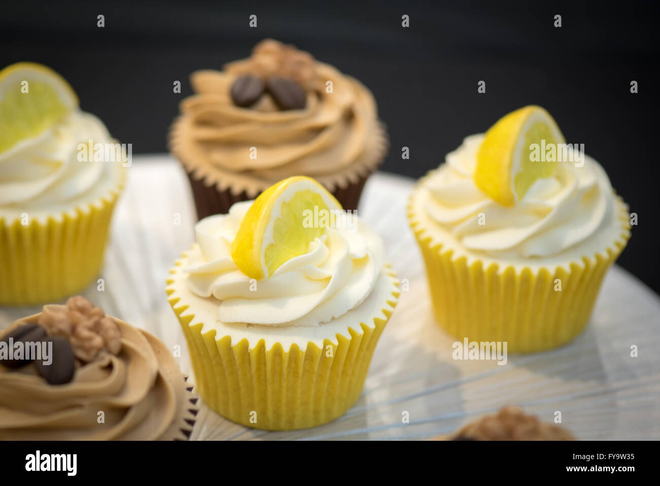 Café et citron cupcakes au gâteau International - Les Sugarcraft décoration de gâteaux, pâtisseries et Show à Londres Banque D'Images