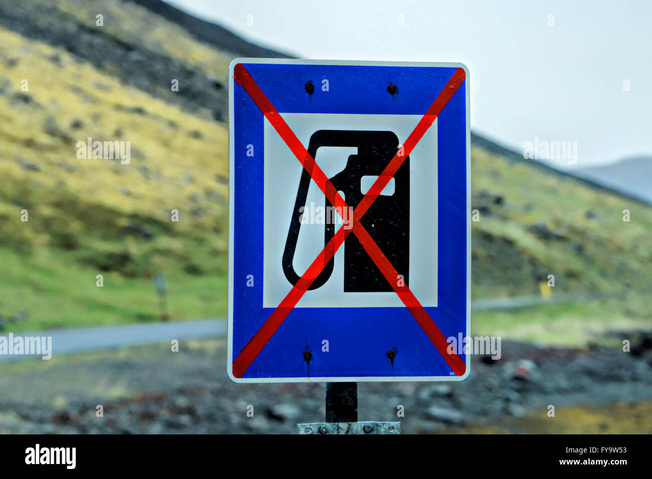 Barré signe de carburant avertissement aucun carburant, Westfjords, l'Islande, l'Europe. Banque D'Images