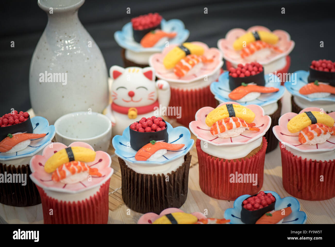 Cupcakes Sushi cat oriental et à l'International - Le gâteau Sugarcraft décoration de gâteaux, pâtisseries et Show à Londres. Banque D'Images