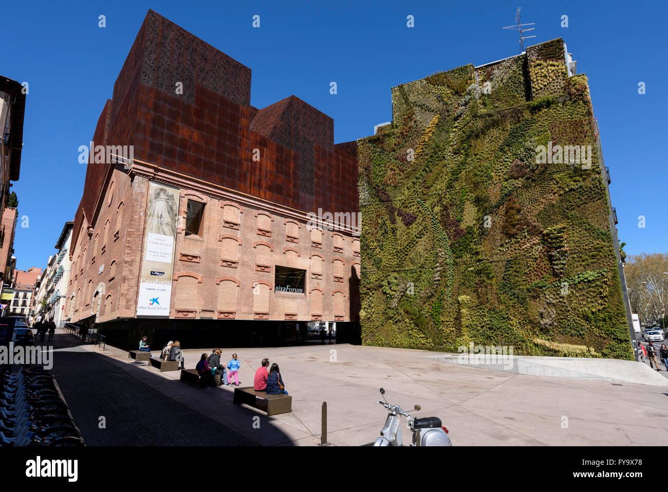 Madrid. L'Espagne. CaixaForum Madrid, le Jardin Vertical (2008) par le botaniste Patrick Blanc, Paseo del Prado. Banque D'Images