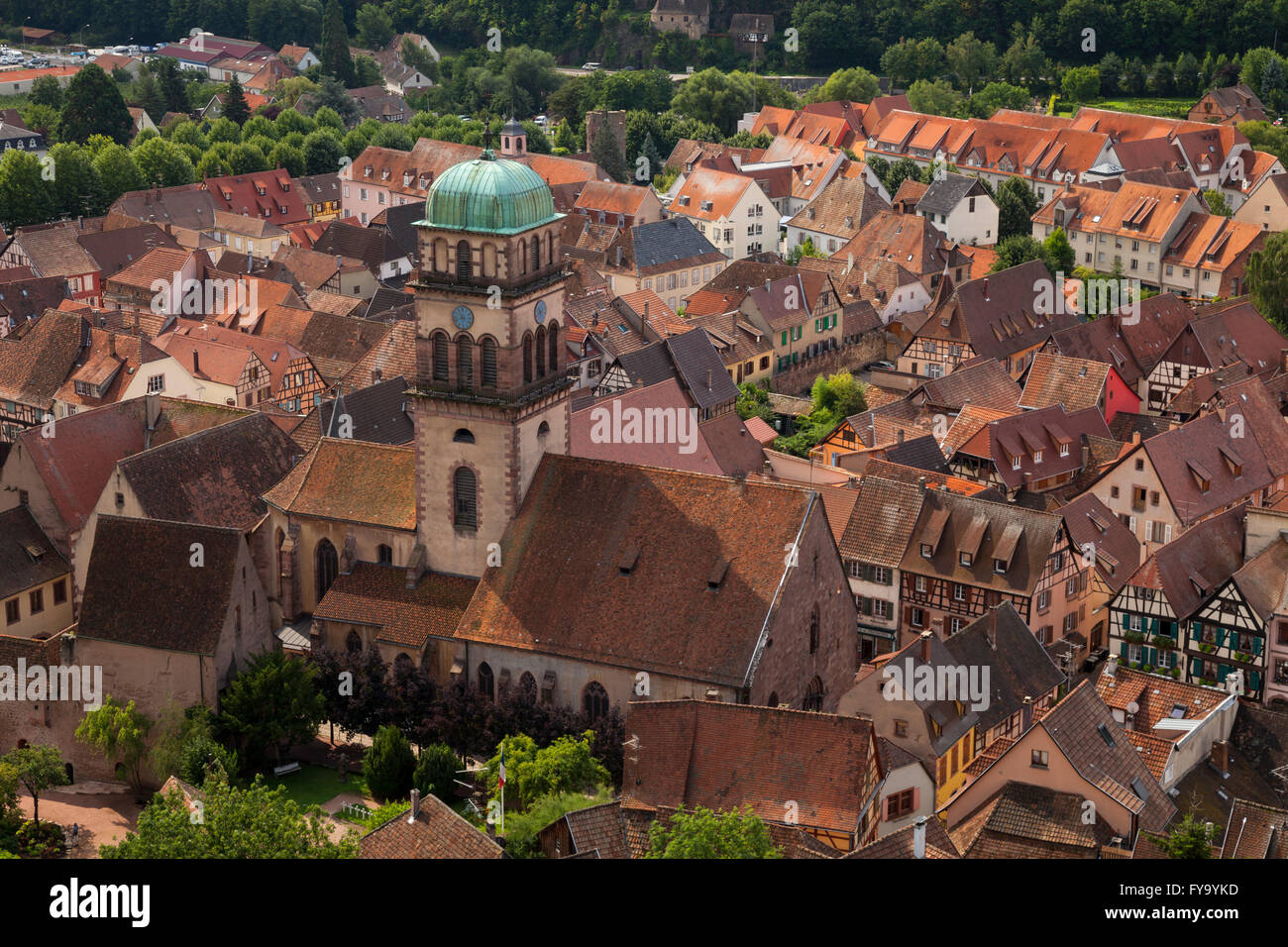 Avec vue sur la ville d'Oloron, Kaysersberg, Alsace, France Banque D'Images