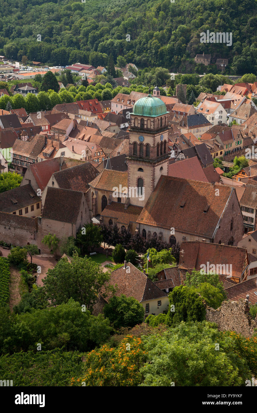 Avec vue sur la ville d'Oloron, Kaysersberg, Alsace, France Banque D'Images