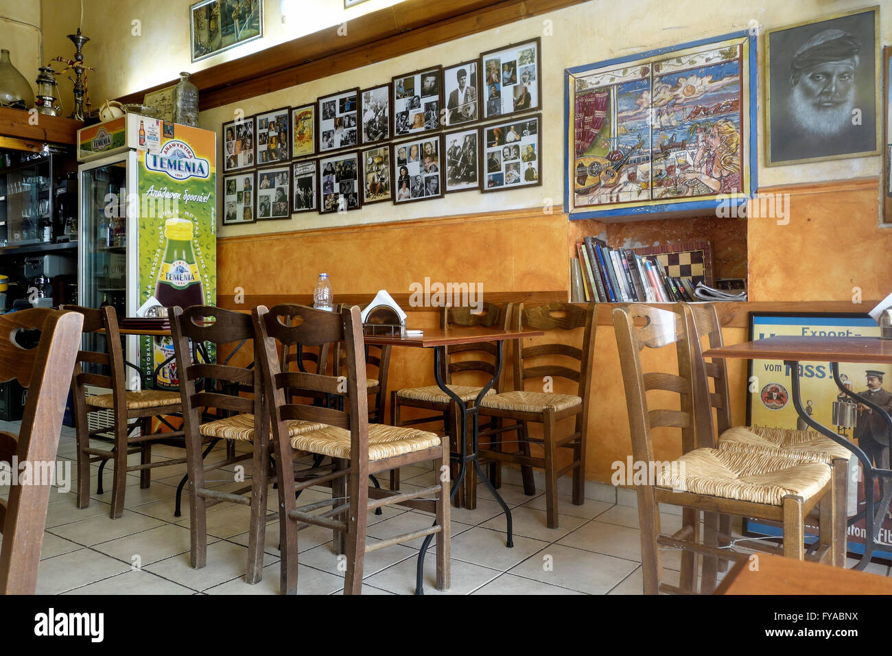 Restaurant intérieur, Theotokopoulou street, Vieille Ville de La Canée, Crète, Grèce Banque D'Images