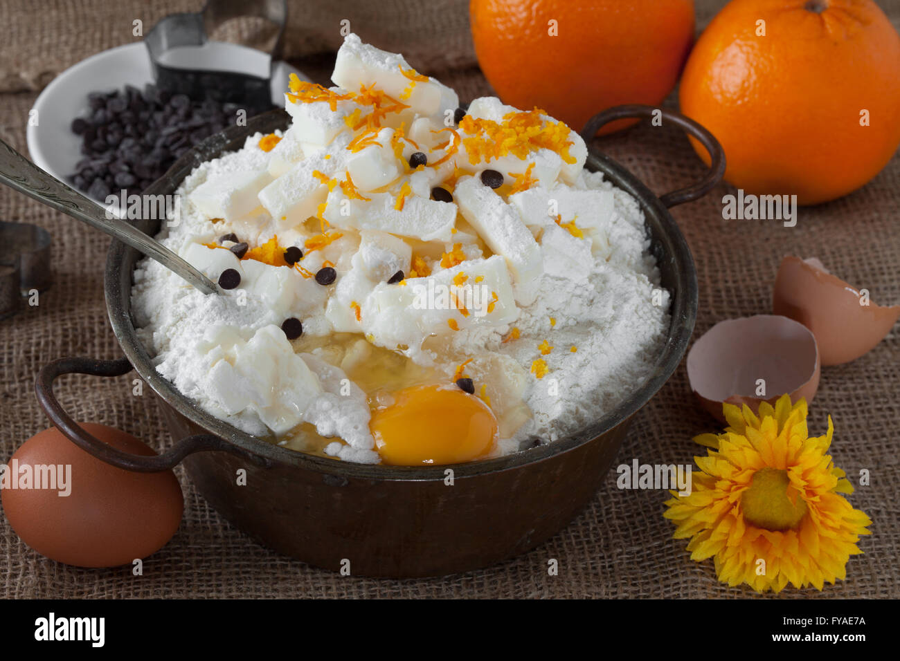 La farine de beurre de chocolat oeufs le zeste d'Orange Banque D'Images