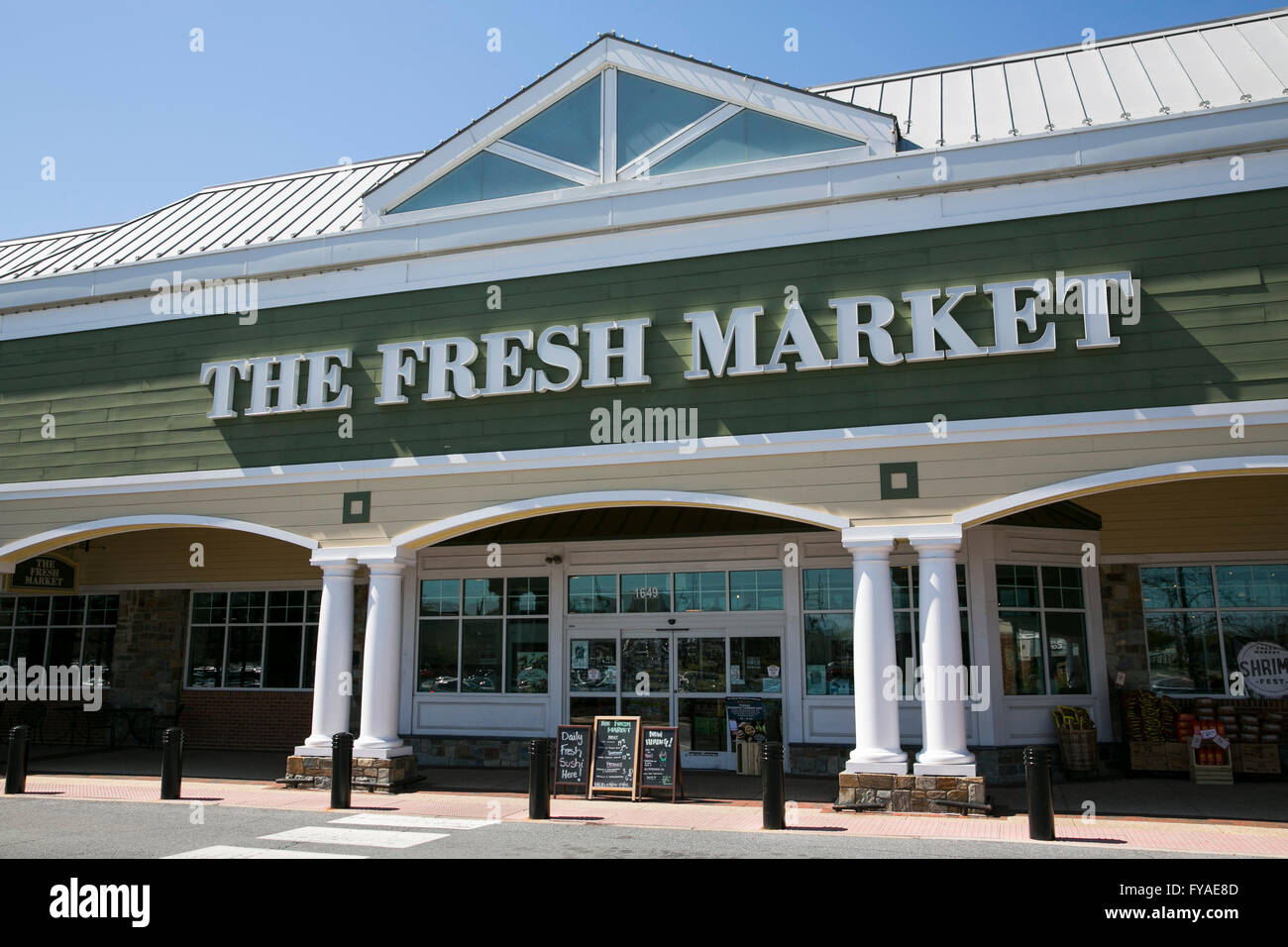 Un logo affiche à l'extérieur d'un marché des produits frais épicerie emplacement dans Rockville, Maryland le 10 avril 2016. Banque D'Images