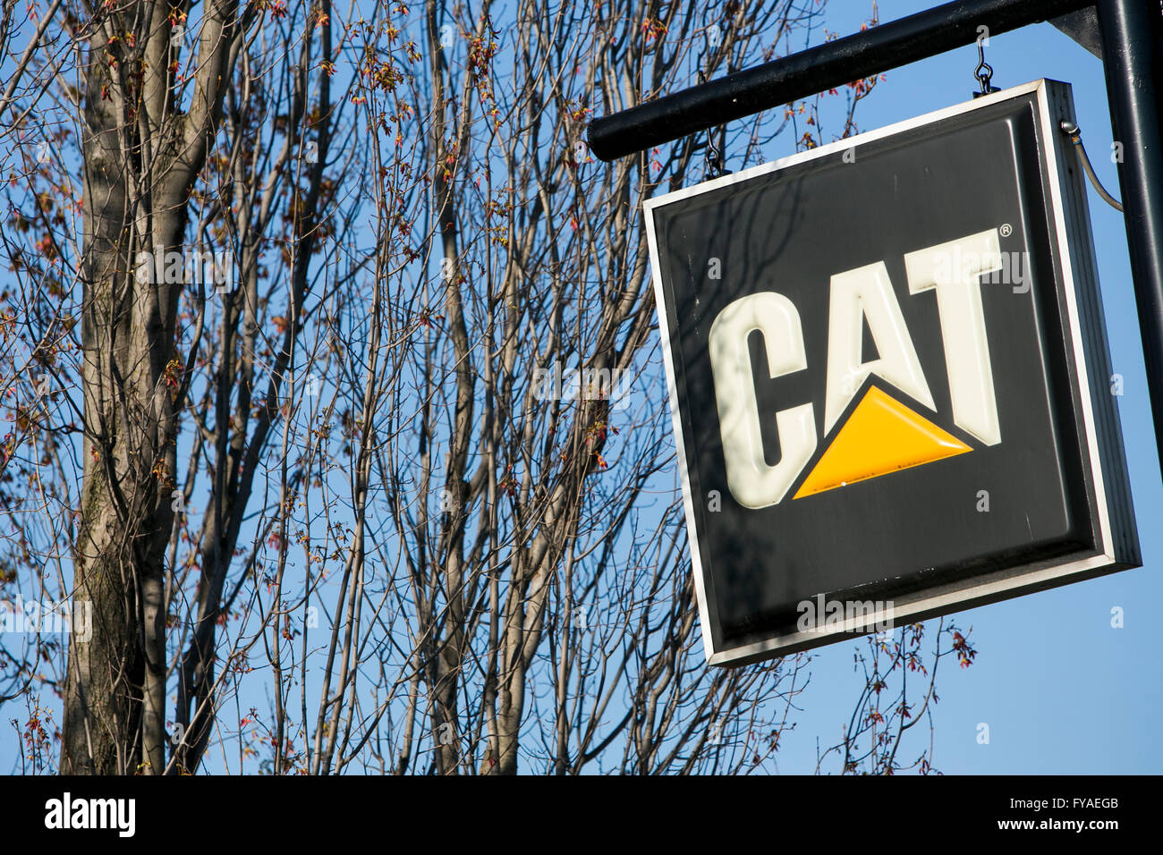 Un logo affiche à l'extérieur d'un établissement occupé par Caterpillar Inc., à Carlisle, en Pennsylvanie le 17 avril 2016. Banque D'Images
