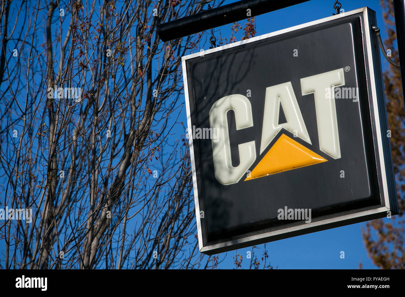 Un logo affiche à l'extérieur d'un établissement occupé par Caterpillar Inc., à Carlisle, en Pennsylvanie le 17 avril 2016. Banque D'Images