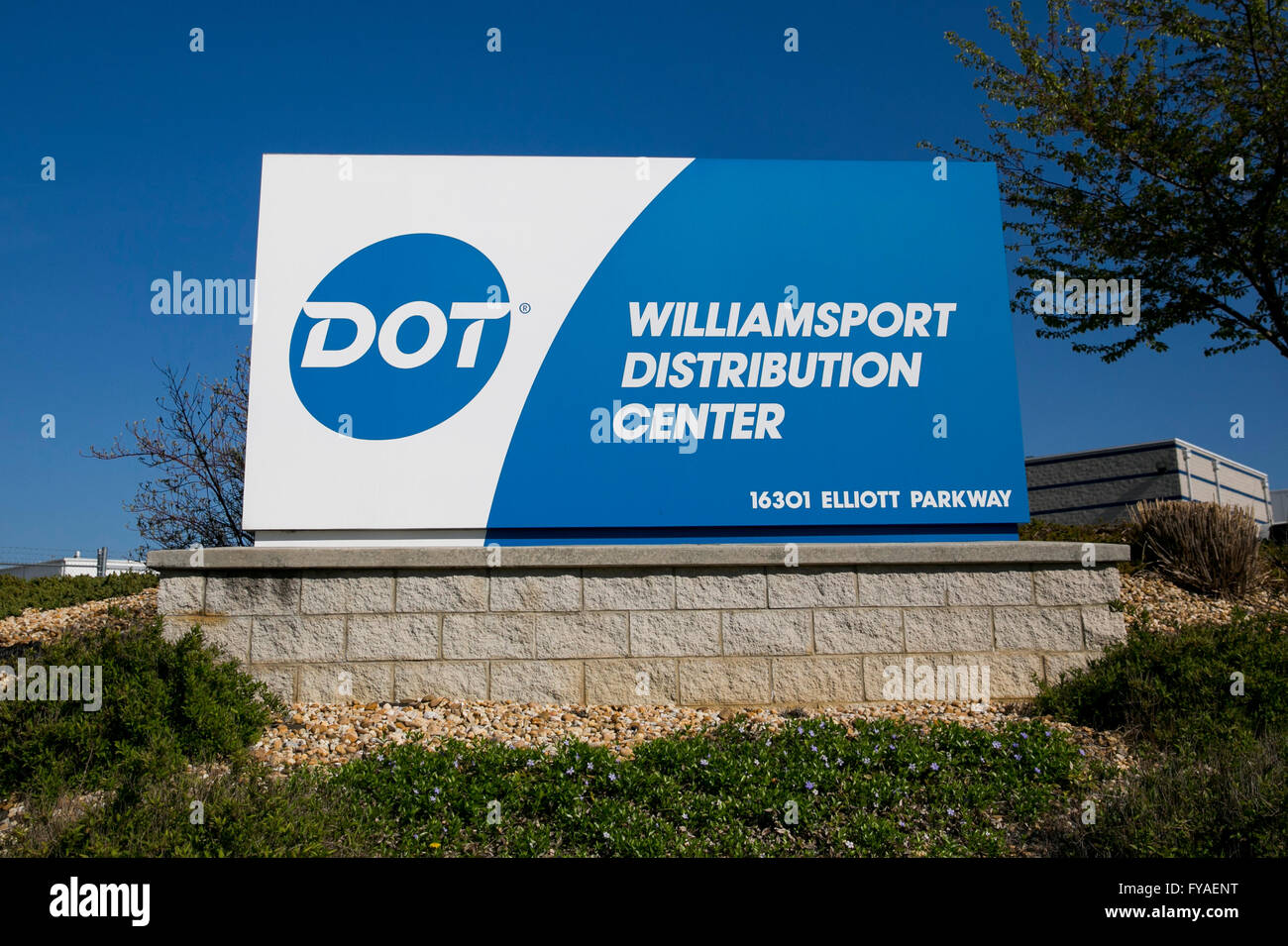 Un logo affiche à l'extérieur d'un établissement occupé par Dot Foods, Inc., dans la région de Williamsport, Maryland le 17 avril 2016. Banque D'Images