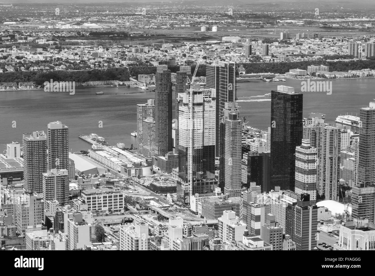 New York City Manhattan skyline vue aérienne avec des gratte-ciel en construction et d'Hudson. Banque D'Images
