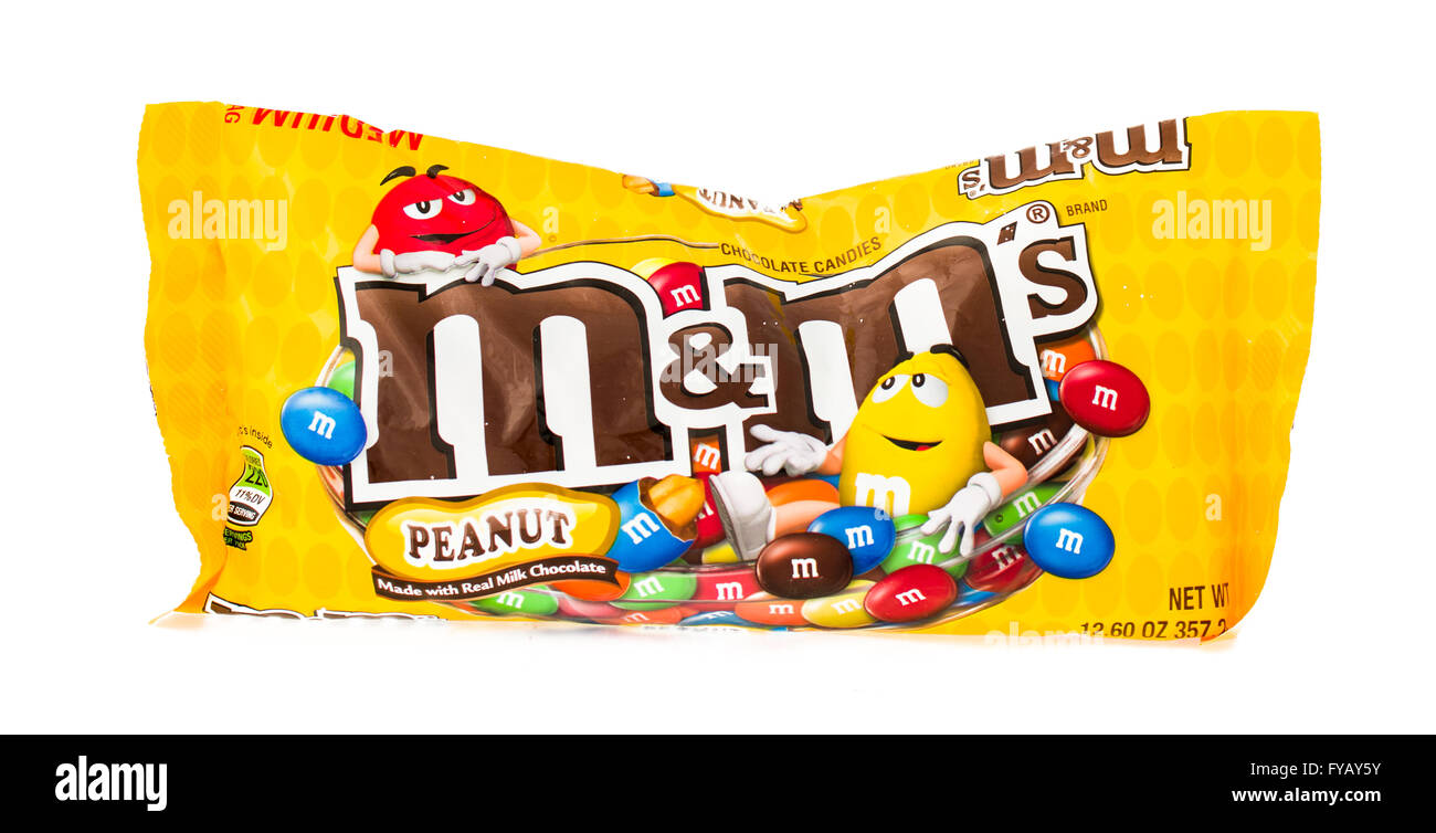 Winneconne, WI - 4 Février 2015 : Paquet de M&M'S Peanut chocolat. M&M's sont vendus à plus de 100 pays dans le monde. Banque D'Images