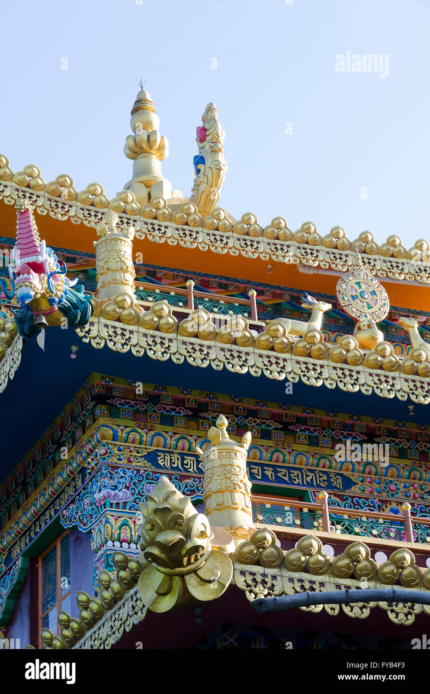 Temple bouddhiste, McLeod Ganj, District Kangra, Dharamsala, Himachal Pradesh, Inde. Banque D'Images