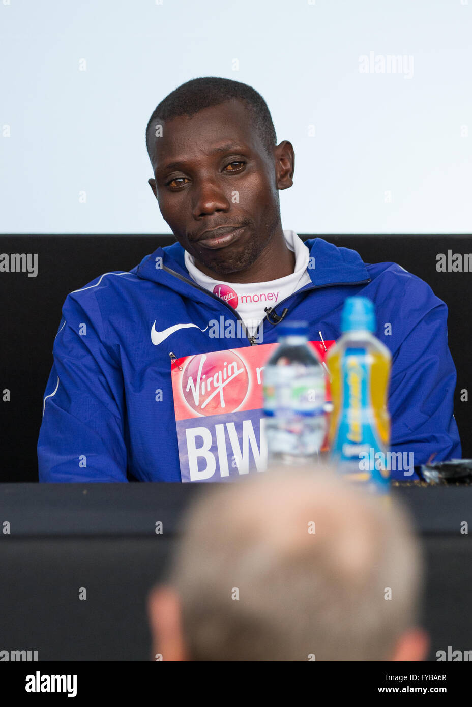 Londres, Royaume-Uni. 24 avril 2016. Marathon de Londres la deuxième place élite hommes gagnant Stanley Biwott (KEN) lors d'une conférence de presse au cours du dimanche Marathon de Londres Virgin Money. Credit : Elsie Kibue/Alamy Live News Banque D'Images