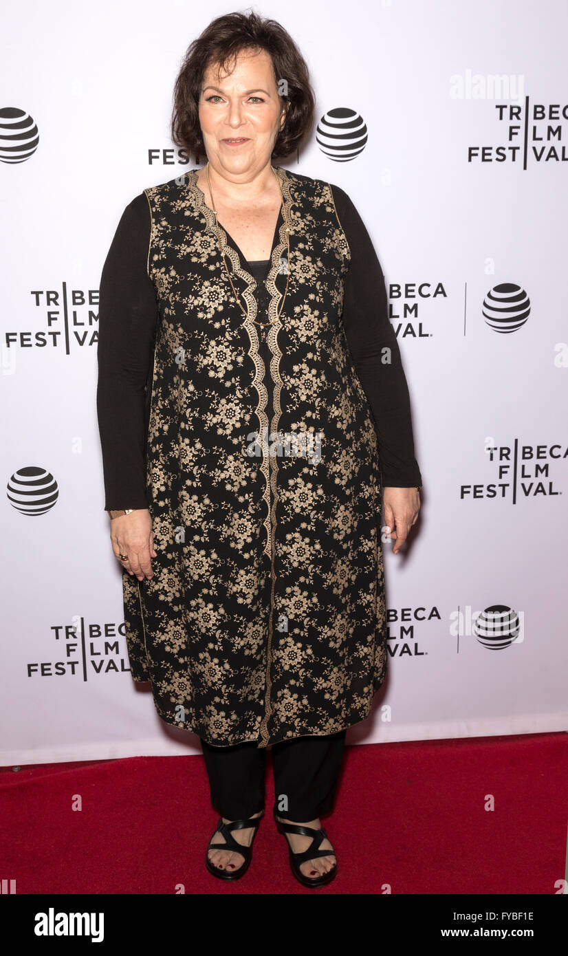 New York City, USA. 24 avril, 2016. Susan Varon assiste à la première mondiale au cours de la quasi-Paris 2016 Tribeca Film Festival at Chelsea Cinémas Bow-tie Crédit : Ovidiu Hrubaru/Alamy Live News Banque D'Images