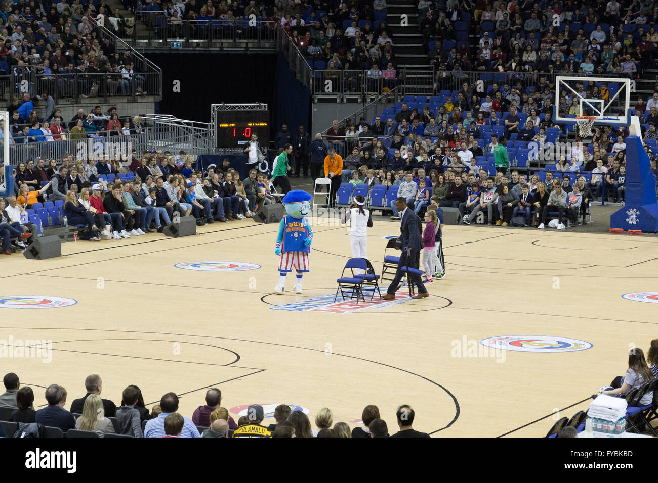 Les Harlem Globetrotters Celebrer Leur 90e Anniversaire Avec Une Performance De Basket Ball Spectacle Au O2 Arena London Photo Stock Alamy