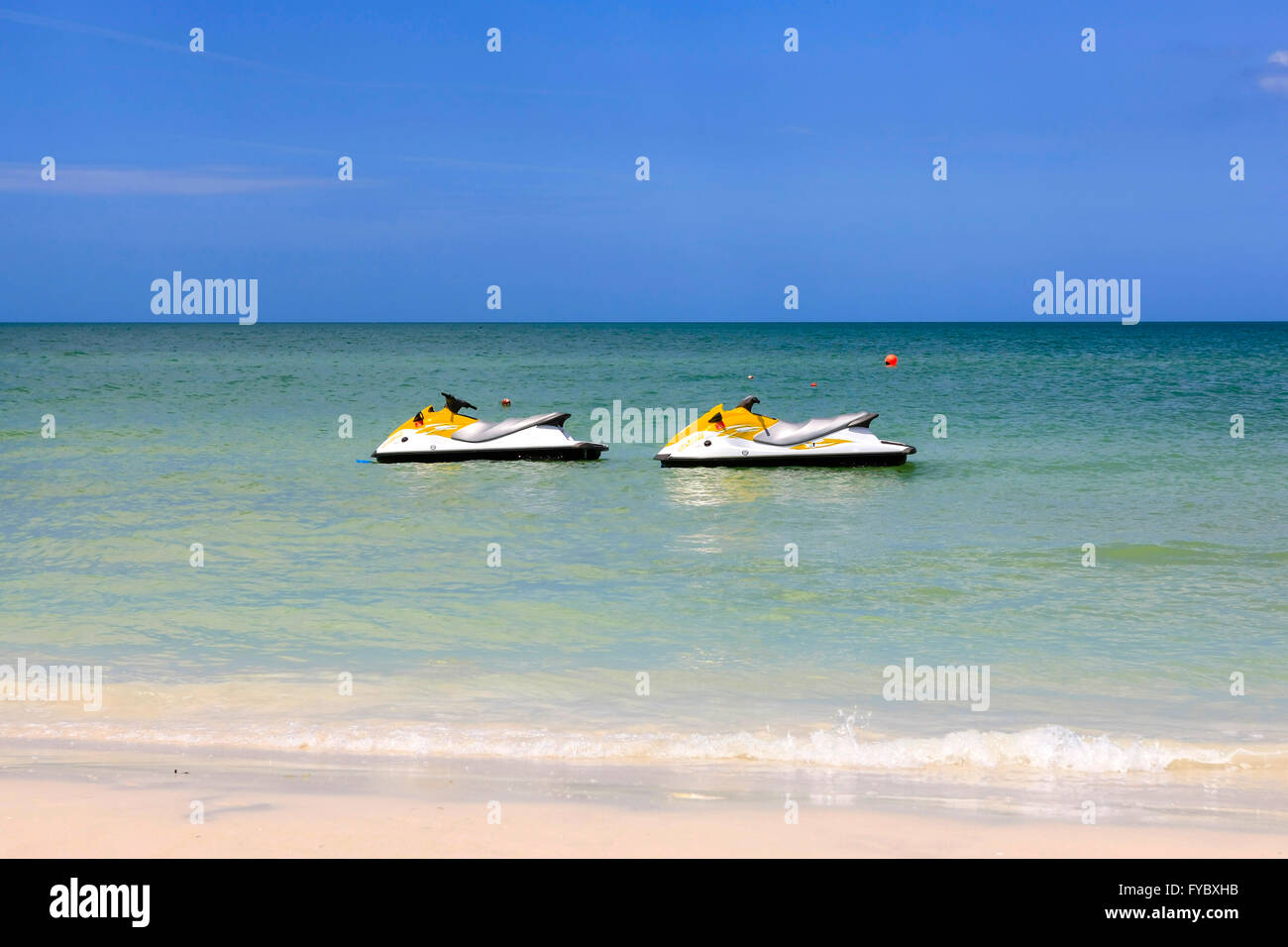 Jetski deux est ancré près de la plage de Clearwater en Floride Banque D'Images
