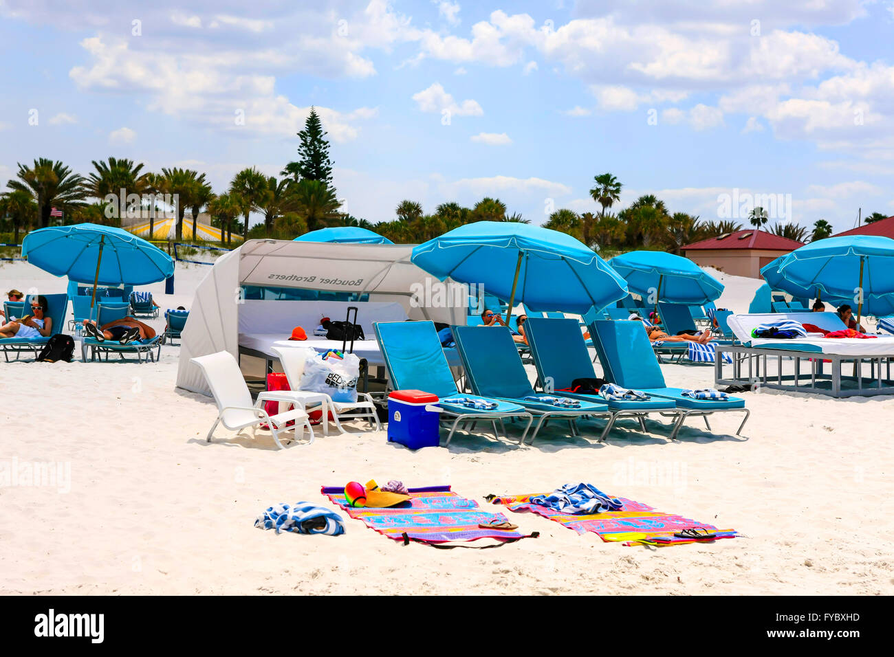 Des parasols et des cabines privées sur la plage de Clearwater, Floride, voter la plage numéro un en Amérique Banque D'Images