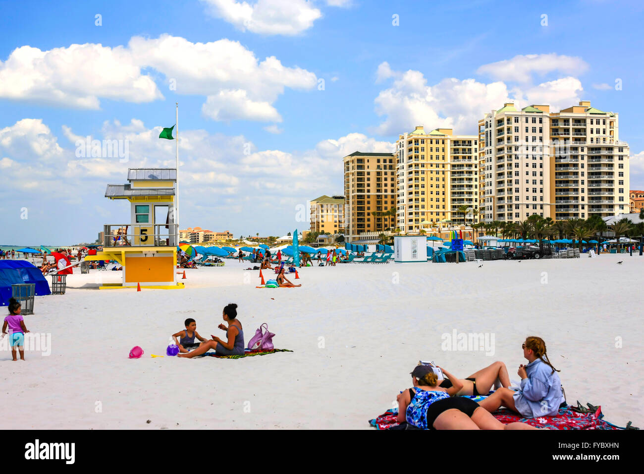 Lifeguard tower numéro cinq sur la plage de Clearwater en Floride, ont voté la plage numéro un en Amérique Banque D'Images