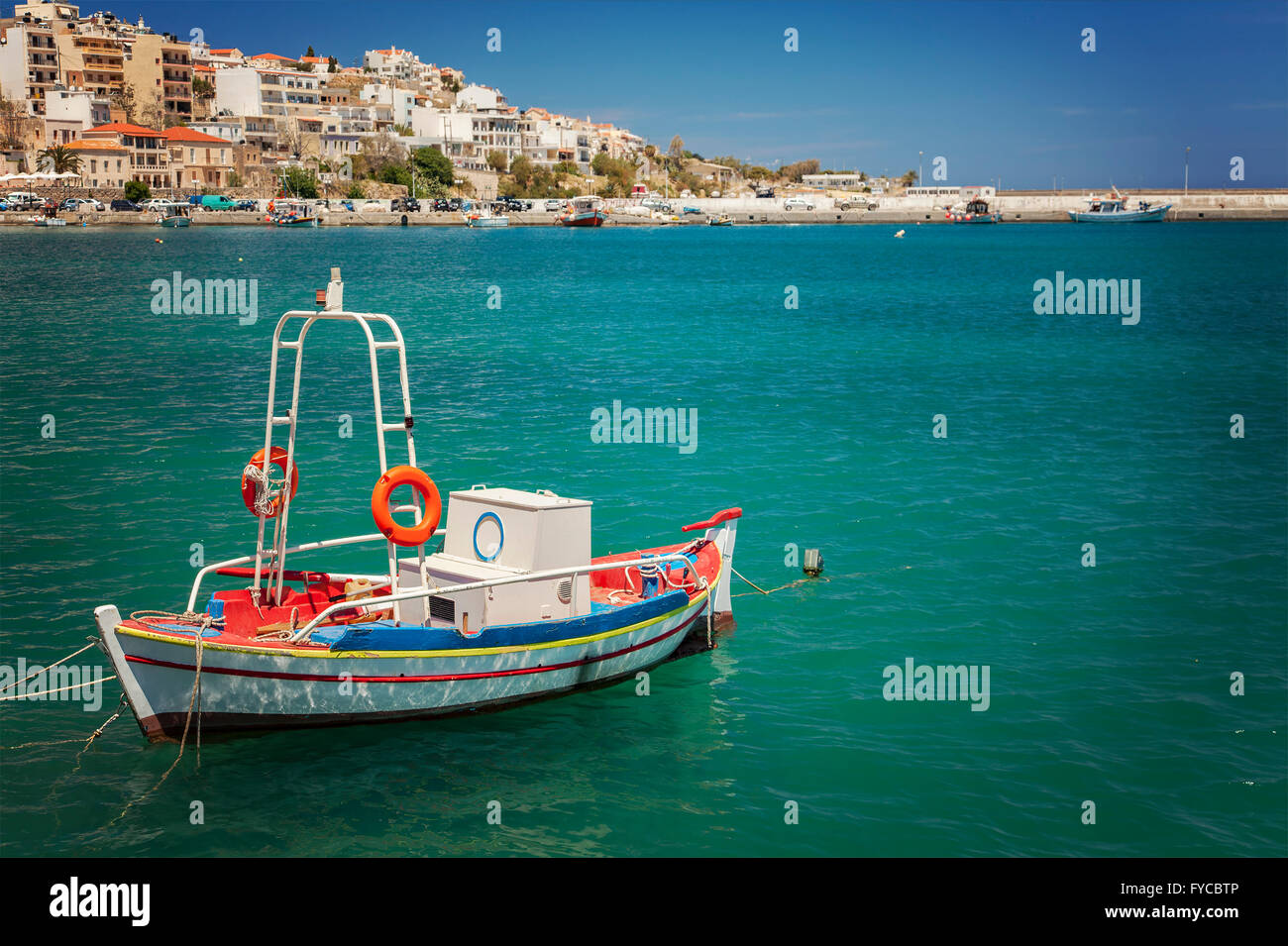 Image d'un bateau de pêche dans le port de Sitia, Crète. Banque D'Images