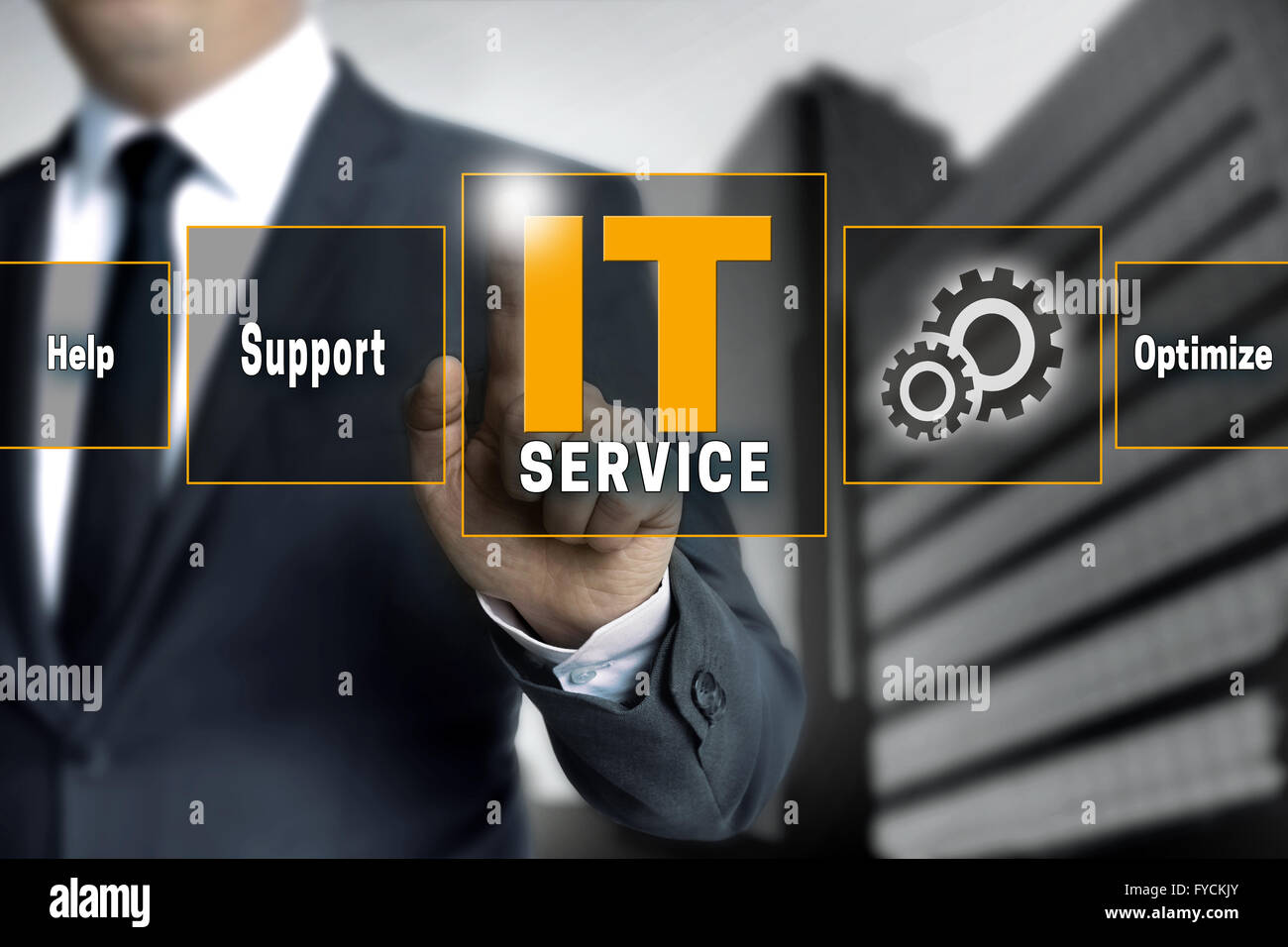 Il optimiser service support aide l'écran tactile est exploité par l'homme d'affaires. Banque D'Images
