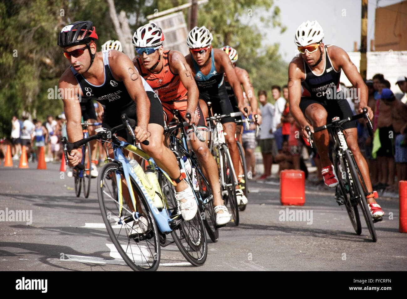 Peloton de ciclismo en el Triathlon de La Paz Banque D'Images
