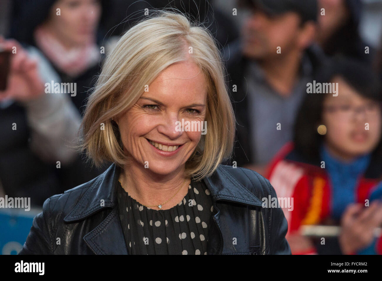 Londres, Royaume-Uni. 25 avril 2016. Mariella Frostrup arrive pour la première du film britannique d'un hologramme pour le roi à la BFI Southbank. Banque D'Images