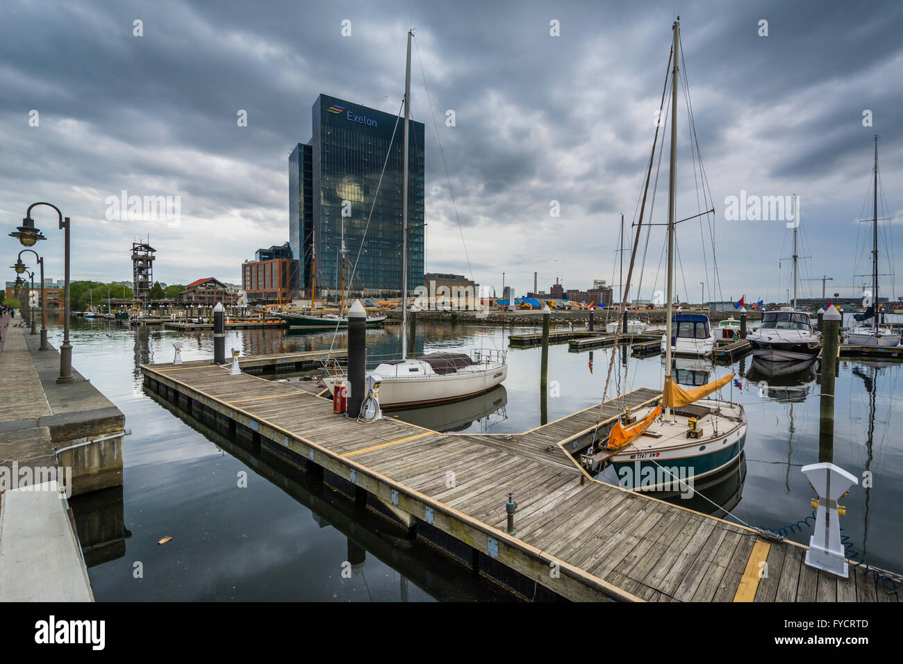 Bâtiment moderne et marina à Harbour East, Baltimore, Maryland. Banque D'Images