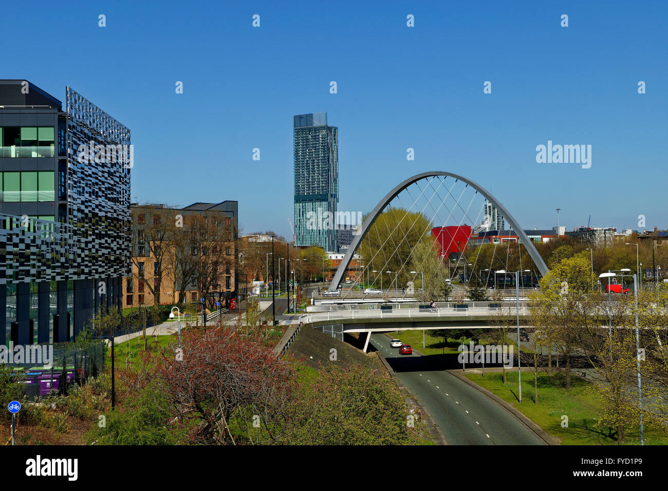 Plus vieux (2017) horizon de Manchester du sud avec Hulme Arch et une partie de Manchester Metropolitan University sur la gauche. Plus récent 2021 clichés disponibles par moi-même. Banque D'Images