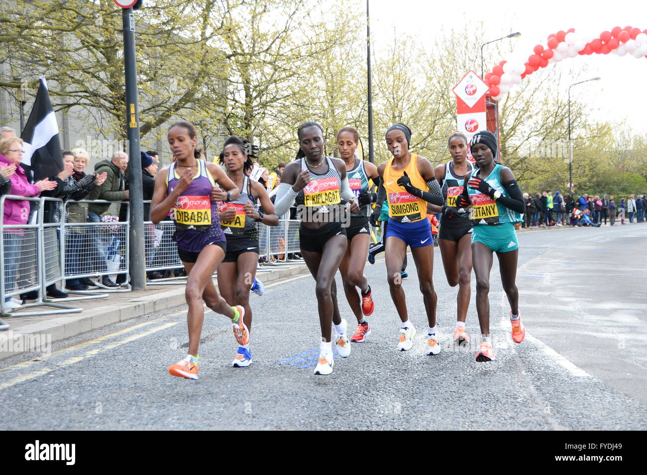 24 AVRIL,2016. Marathon de Londres Elite road runners Banque D'Images