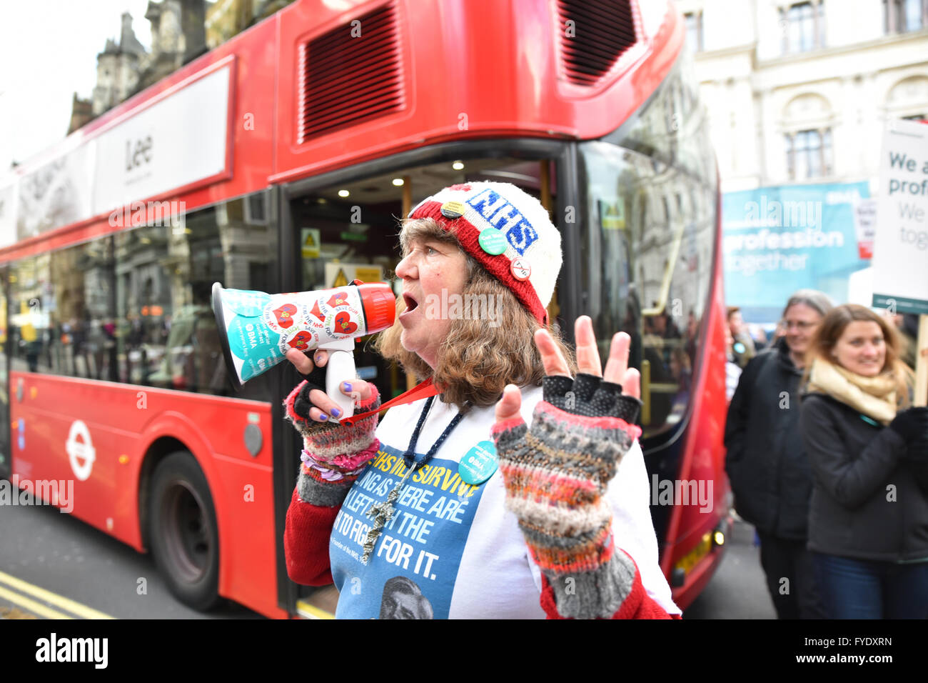 Westminster, London, UK. 26 avril 2016. Tous les médecins en grève, mars et rallye, avec Jeremy Corbyn et John McDonnell. Banque D'Images