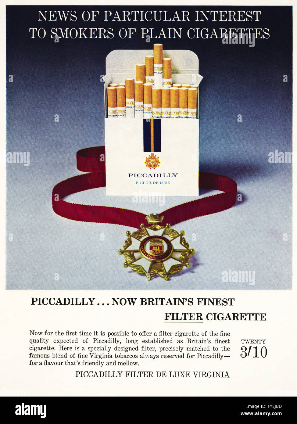 Old vintage original 1960 pleine page couleur magazine annonce datée du 1962. Publicité Publicité cigarettes filtre Piccadilly. Banque D'Images