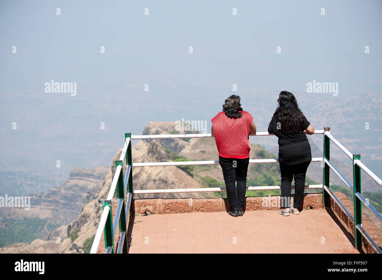 Toursit chez Arthur siège dans Mahabhaleshwar, Maharashtra Banque D'Images