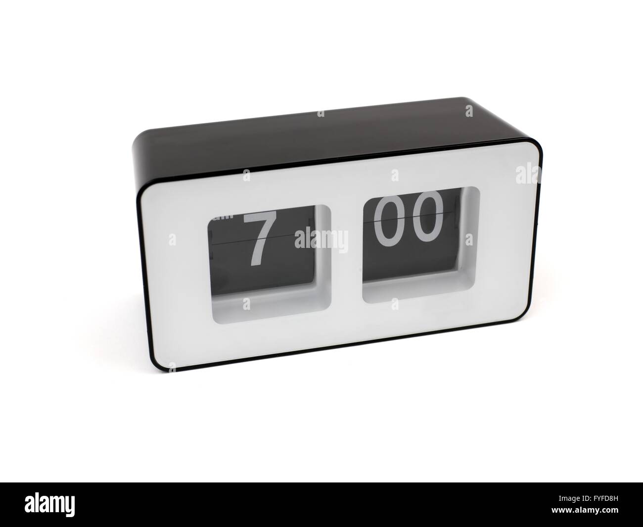 Une horloge flip isolé sur fond rouge Banque D'Images