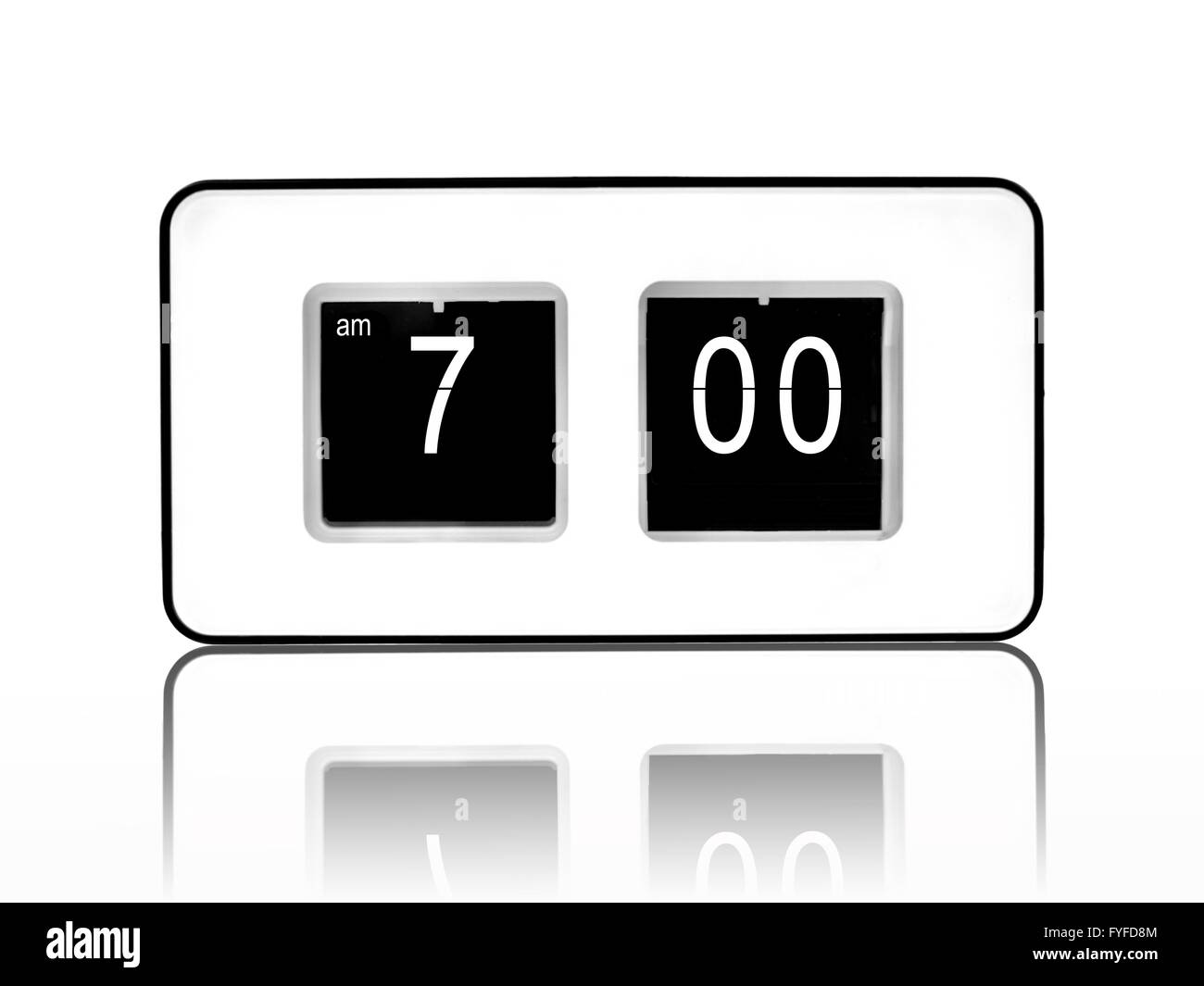 Une horloge flip isolé sur fond rouge Banque D'Images