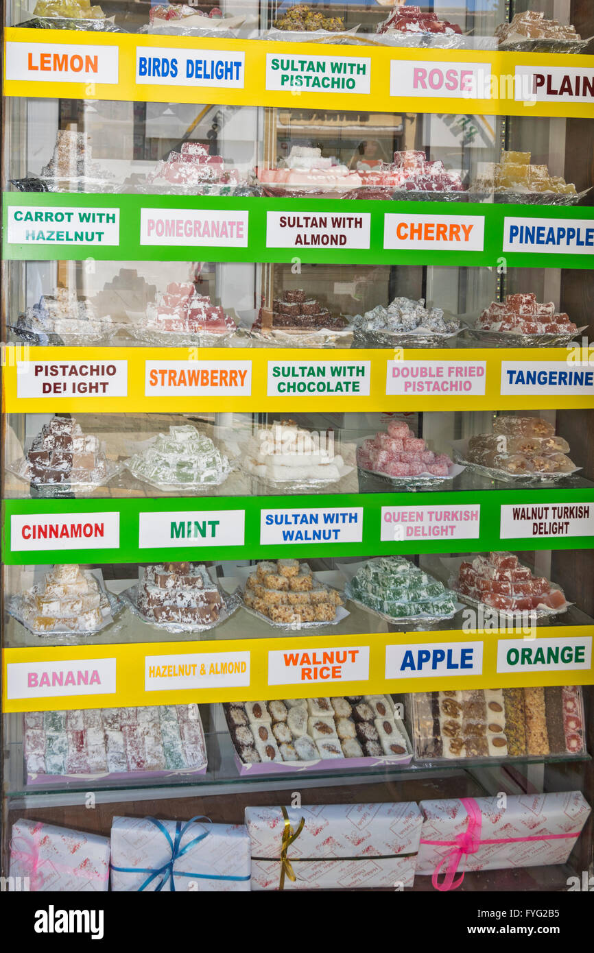 Chypre du nord de la vieille ville de Kyrenia LOUKOUM DANS UNE VITRINE Banque D'Images