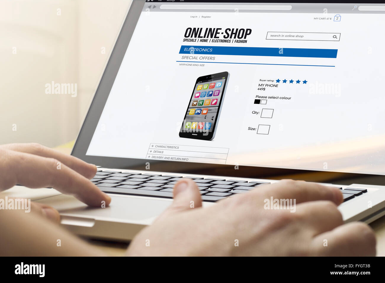 Accueil e-commerce concept : l'homme à l'aide d'un ordinateur portable pour faire du shopping Banque D'Images