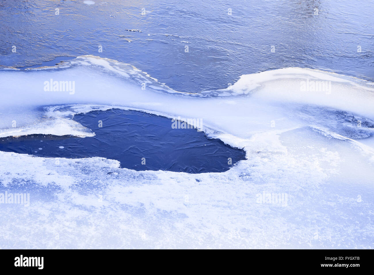 La surface de la rivière gelée Banque D'Images