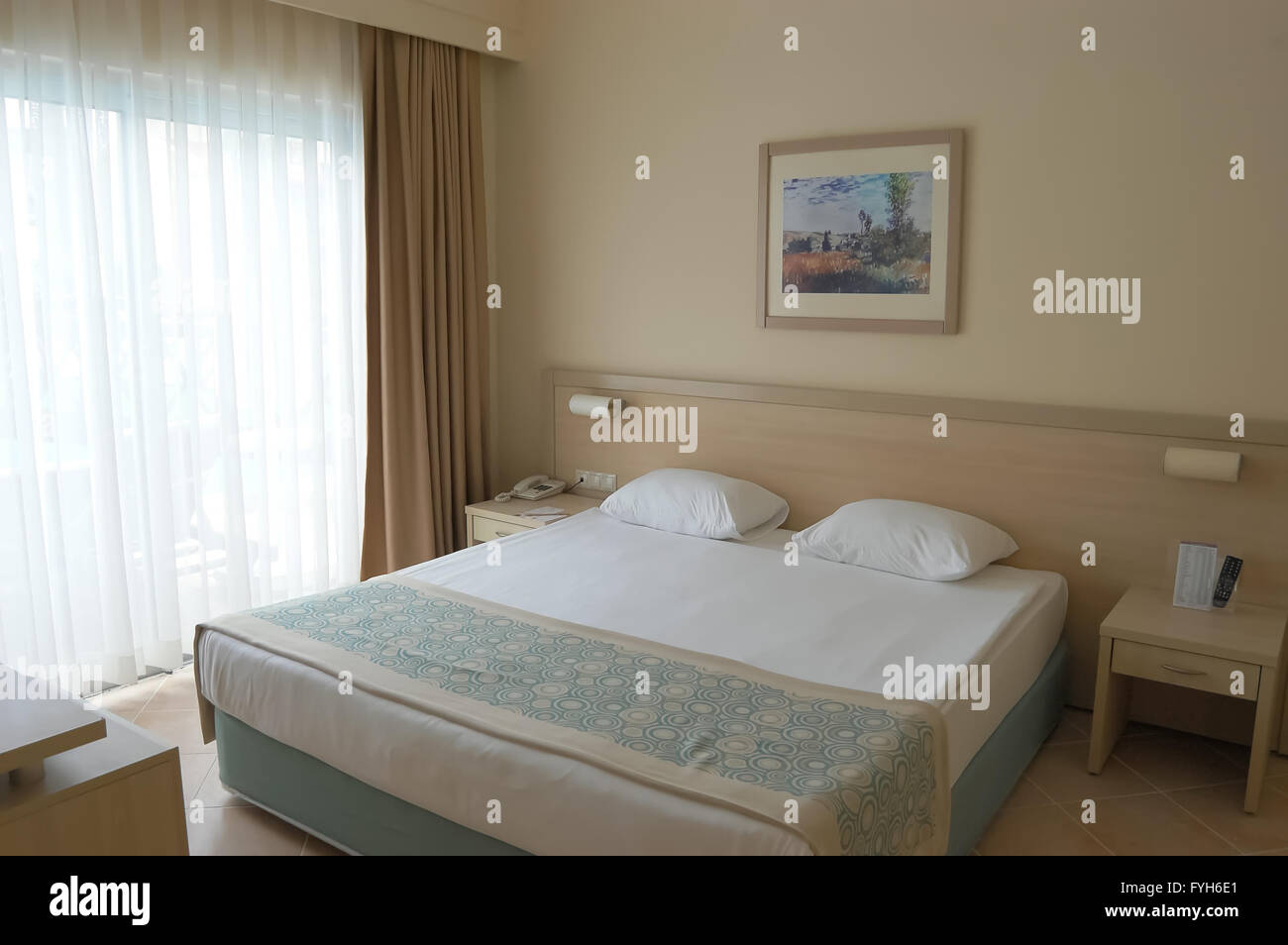 Side, Antalya, Turquie - 02 juin 2015 : l'intérieur de la chambre dans les tons beiges dans l''hôtel Silence Beach, la Turquie. Banque D'Images