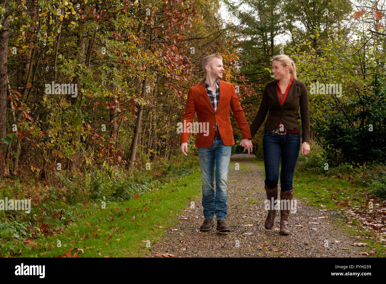 Faire une promenade dans la forêt Banque D'Images