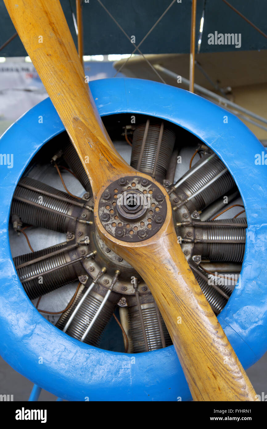 Vieux appareils moteur avec l'hélice en bois avion vintage, Close up Banque D'Images