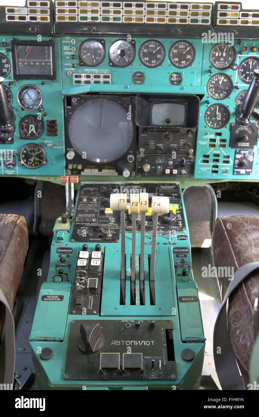 Airplane Cockpit manettes de poussée avec la main sur le dessus pour le décollage, le Tu-144. Banque D'Images