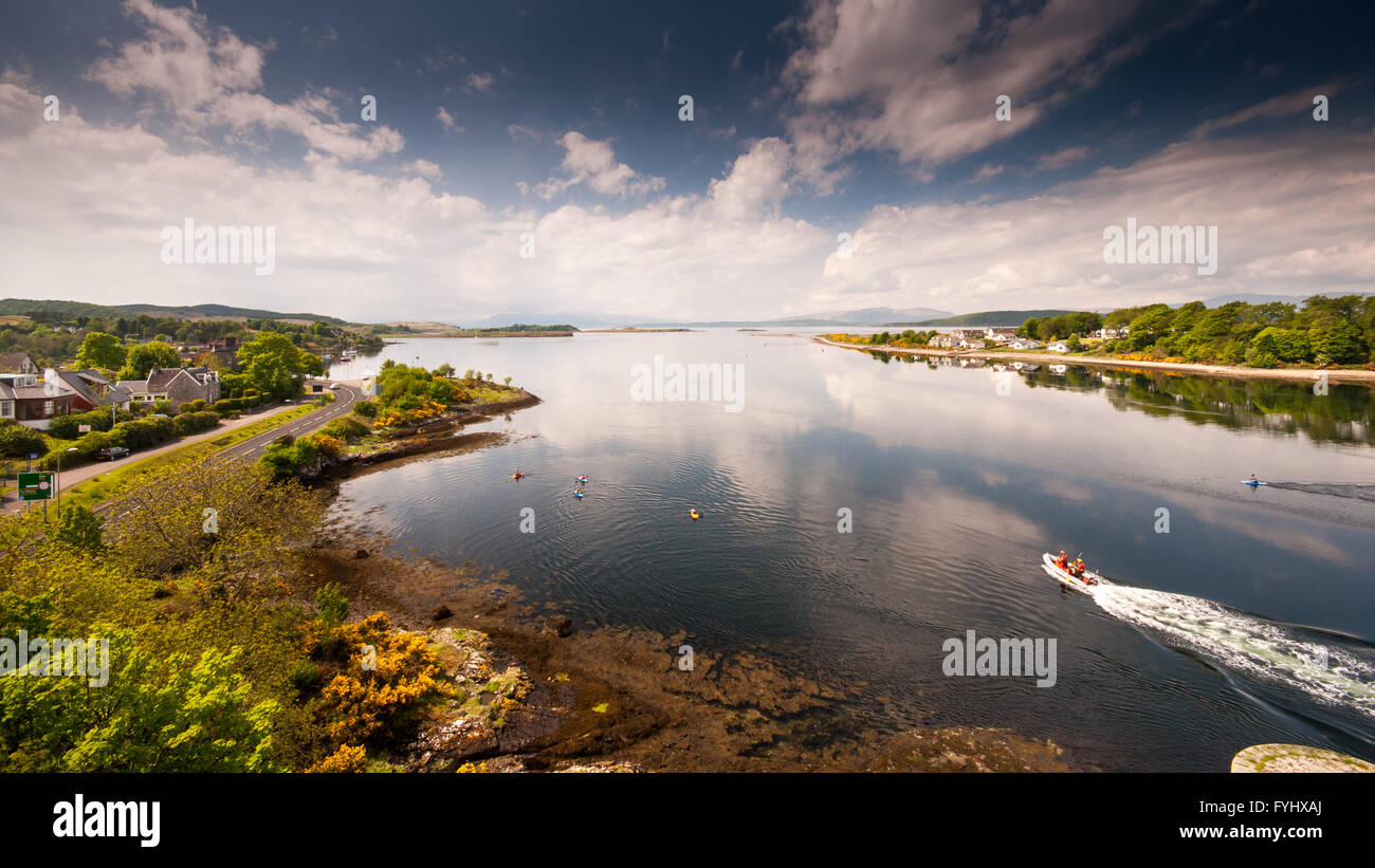 Les rapides à la bouche étroite du Loch Etive Loch, la mer qui s'étend à l'intérieur des terres de Connel Ferry dans les Highlands écossais. Banque D'Images