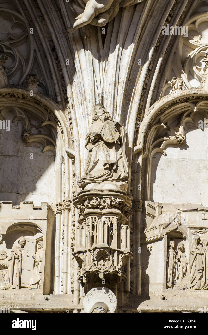 Arch avec les chiffres de style gothique Cathédrale de Toledo Espagne Banque D'Images