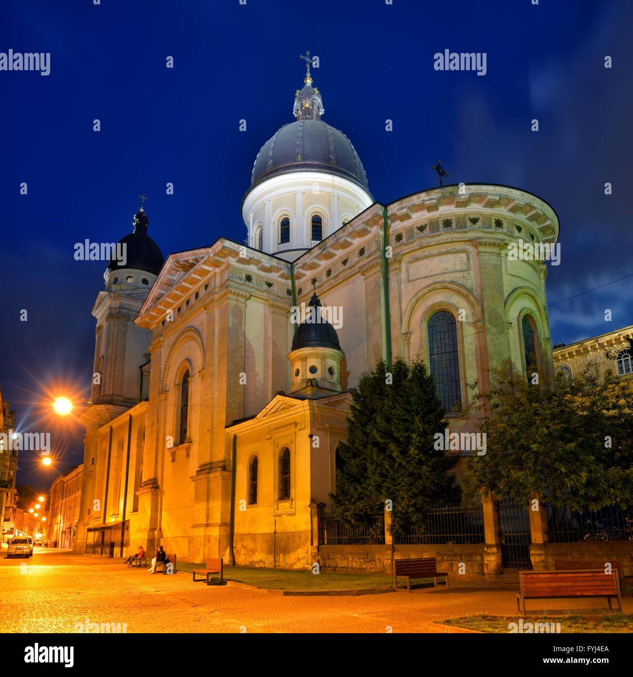 Église de la Transfiguration à Lviv dans la nuit. L'Ukraine, Lvov Banque D'Images