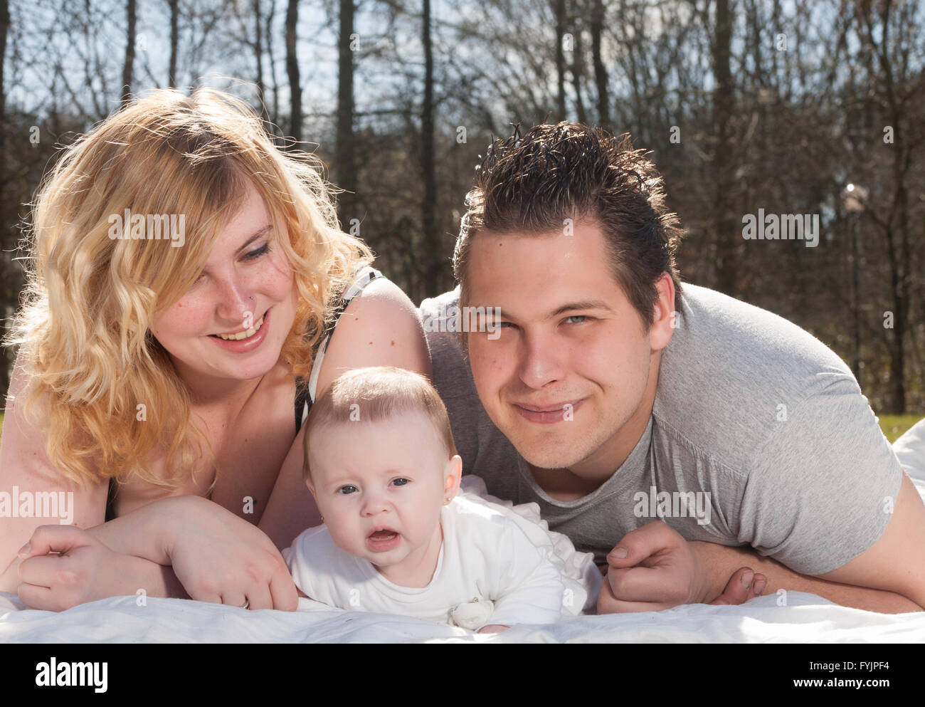 Portrait d'une jeune famille Banque D'Images