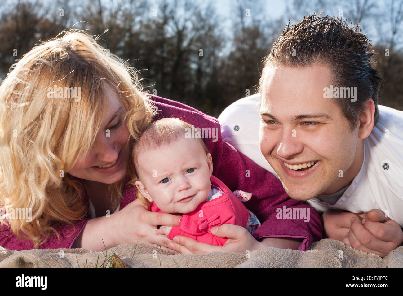Happy smiling young family Banque D'Images