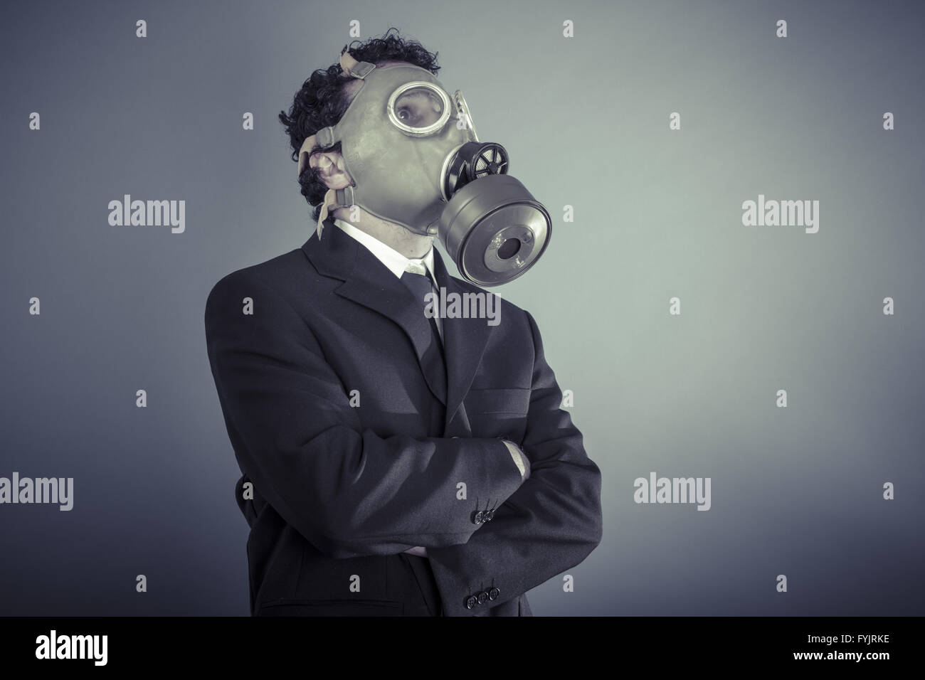 Danger d'affaires, un homme portant un masque, concept pollution gask Banque D'Images