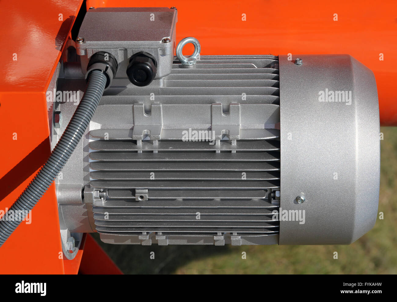 Les moteurs électriques puissants rouge pour l'équipement industriel moderne Banque D'Images