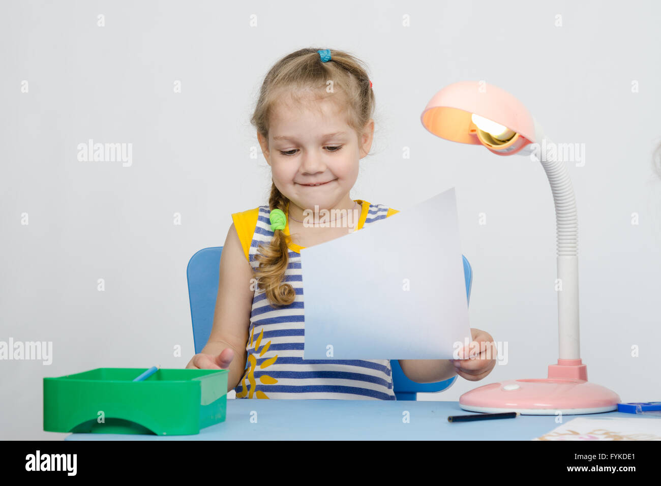 Quatre ans fille heureux photo Banque D'Images