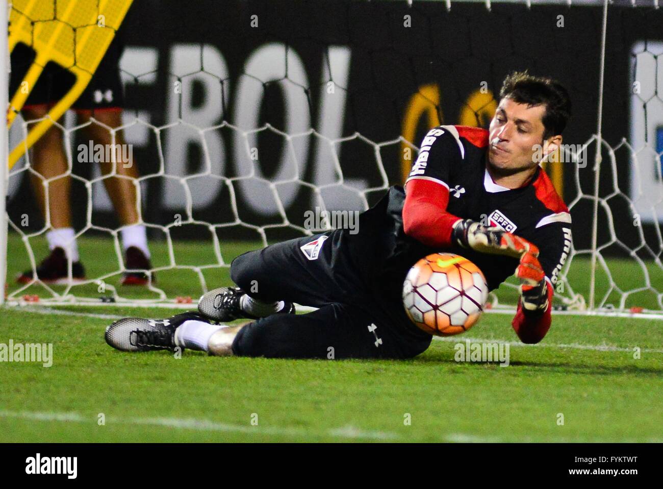 SAO PAULO, BRÉSIL - 27/04/2015 : FORMATION CPCS - Denis pendant la formation s ?o Paulo Football Club, tenue à Morumbi Stadium dans le sud de S ?o Paulo. (Photo : Mauricio Rummens / FotoArena) Banque D'Images